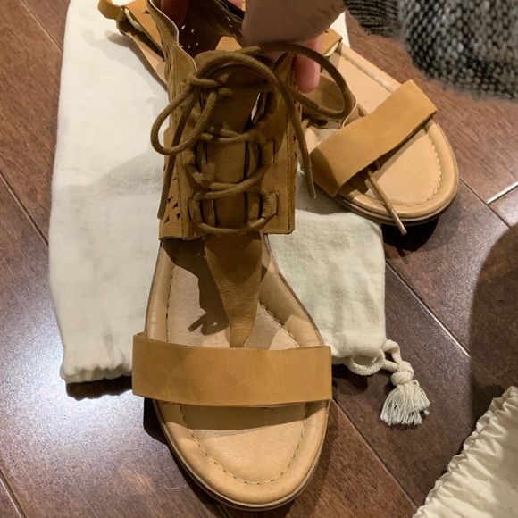 Tan Lucky Brand Sandals - Picture 3 of 7